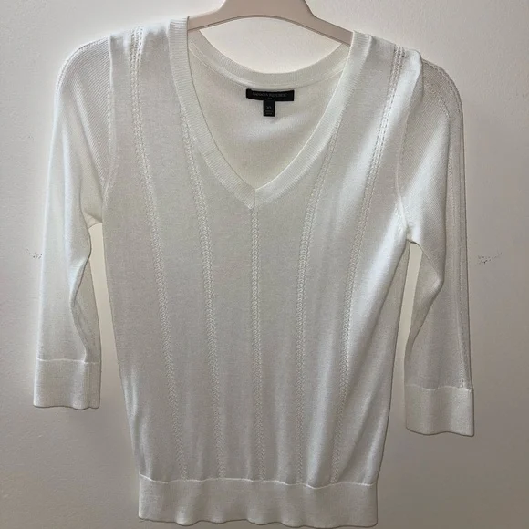 NWOT Banana Republic Sweater with crochet pattern size XS white 3/4 sleeves - Picture 2 of 5